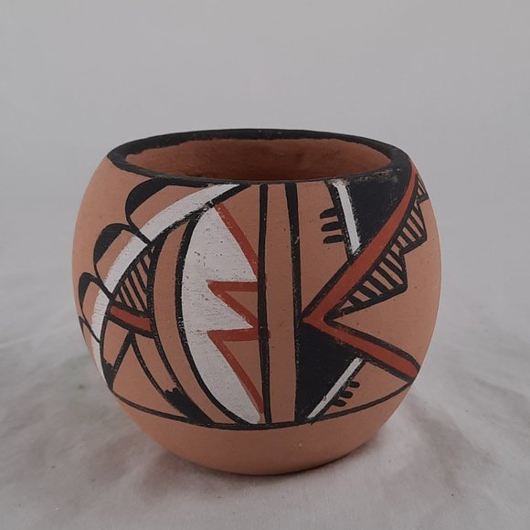 SOLD Vintage Hand Painted Jemez Pottery Bowl Signed Toya Jemez -3" high - Picture 2 of 5